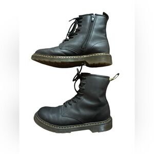 Dr. Martens Black Leather Lace-Up Boots Mens Size 6 or Womens Size 7 Equivalent